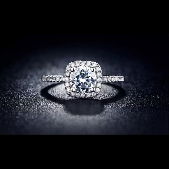 Jewelry - ❤️Size 5 CZ Engagement ring *Beautiful*